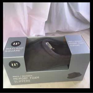 Wayland Square Unisex Deluxe Memory Foam Slippers In Grey Sz men 6-7 women 7-8